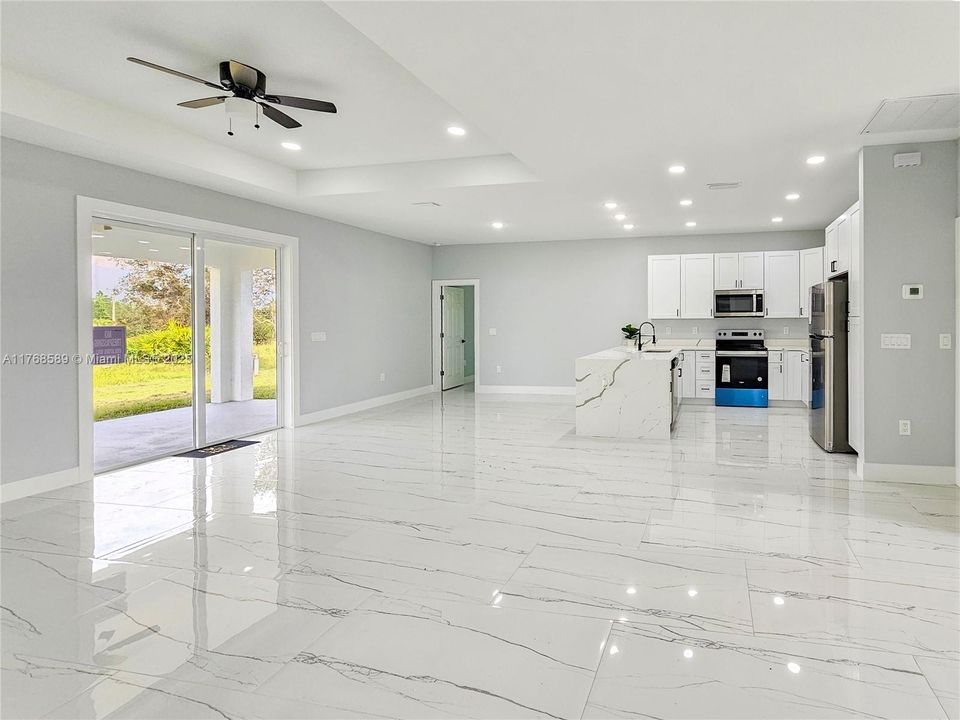 На продажу: $334,900 (3 спален, 2 ванн, 1498 Квадратных фут)