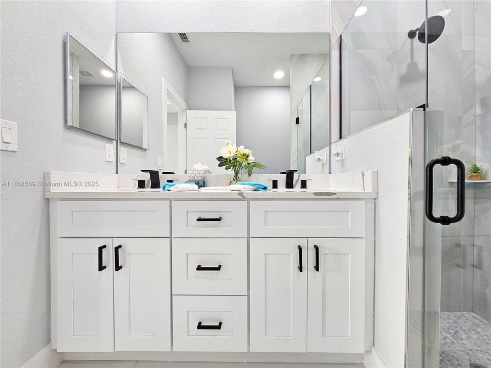 На продажу: $334,900 (3 спален, 2 ванн, 1498 Квадратных фут)