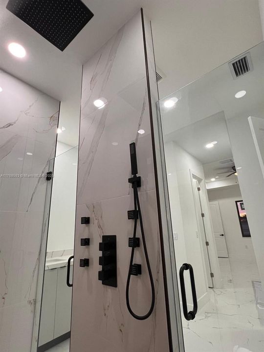 合同活跃: $435,000 (3 贝兹, 3 浴室, 1735 平方英尺)