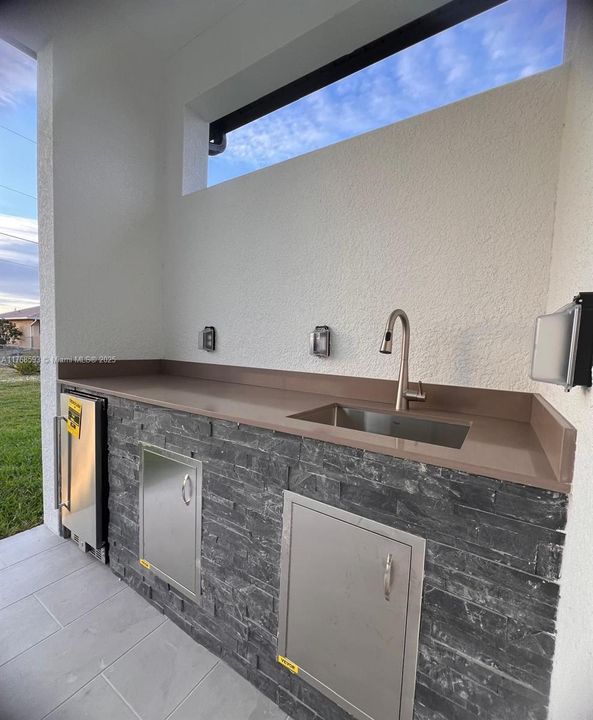 合同活跃: $435,000 (3 贝兹, 3 浴室, 1735 平方英尺)