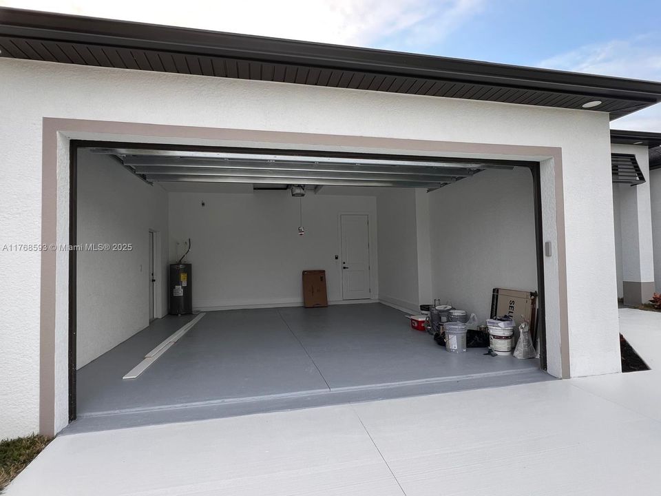 合同活跃: $435,000 (3 贝兹, 3 浴室, 1735 平方英尺)