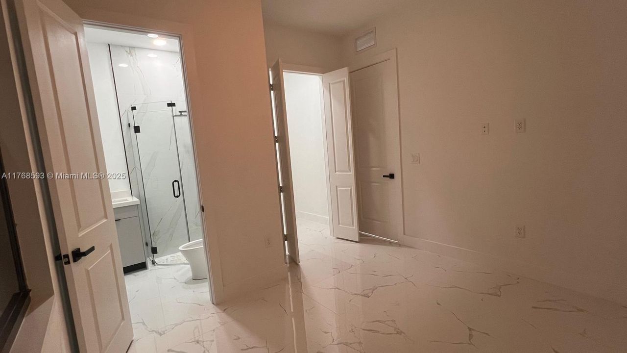 合同活跃: $435,000 (3 贝兹, 3 浴室, 1735 平方英尺)