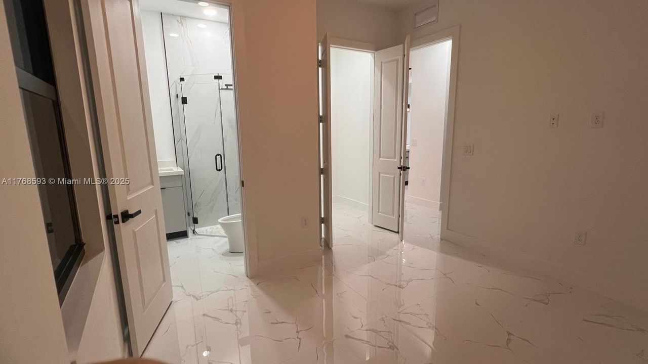 合同活跃: $435,000 (3 贝兹, 3 浴室, 1735 平方英尺)