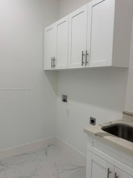 Recently Rented: $2,600 (4 beds, 3 baths, 2016 Square Feet)