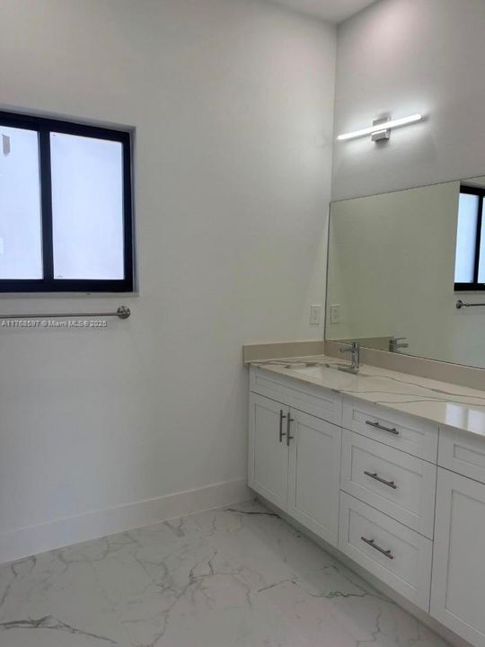 Recently Rented: $2,600 (4 beds, 3 baths, 2016 Square Feet)