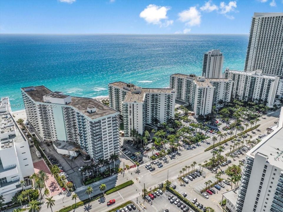 Recently Sold: $437,500 (1 beds, 1 baths, 874 Square Feet)