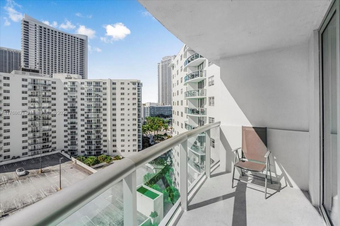 Recently Sold: $437,500 (1 beds, 1 baths, 874 Square Feet)