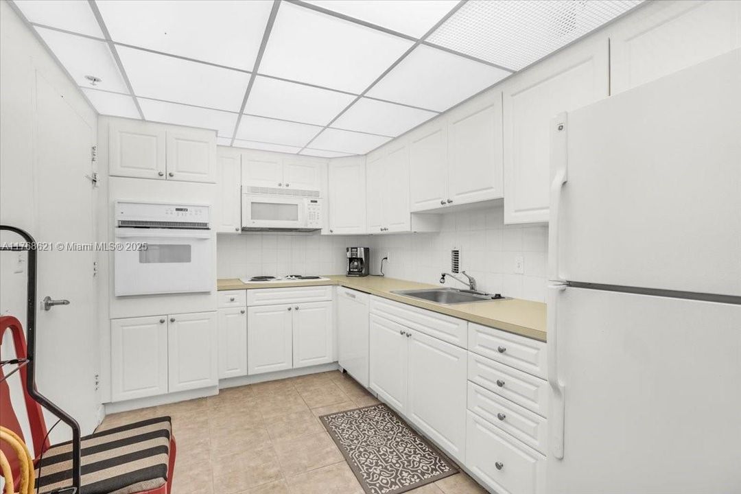 Recently Sold: $437,500 (1 beds, 1 baths, 874 Square Feet)