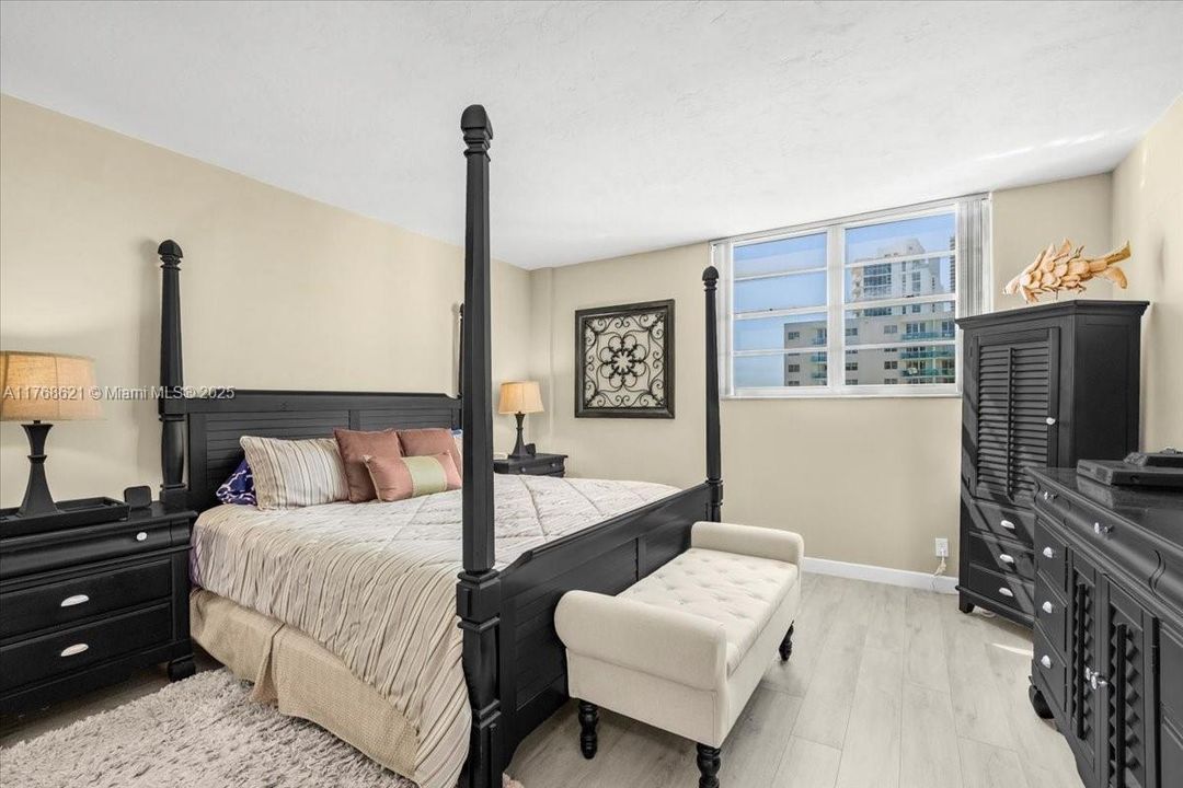 Recently Sold: $437,500 (1 beds, 1 baths, 874 Square Feet)