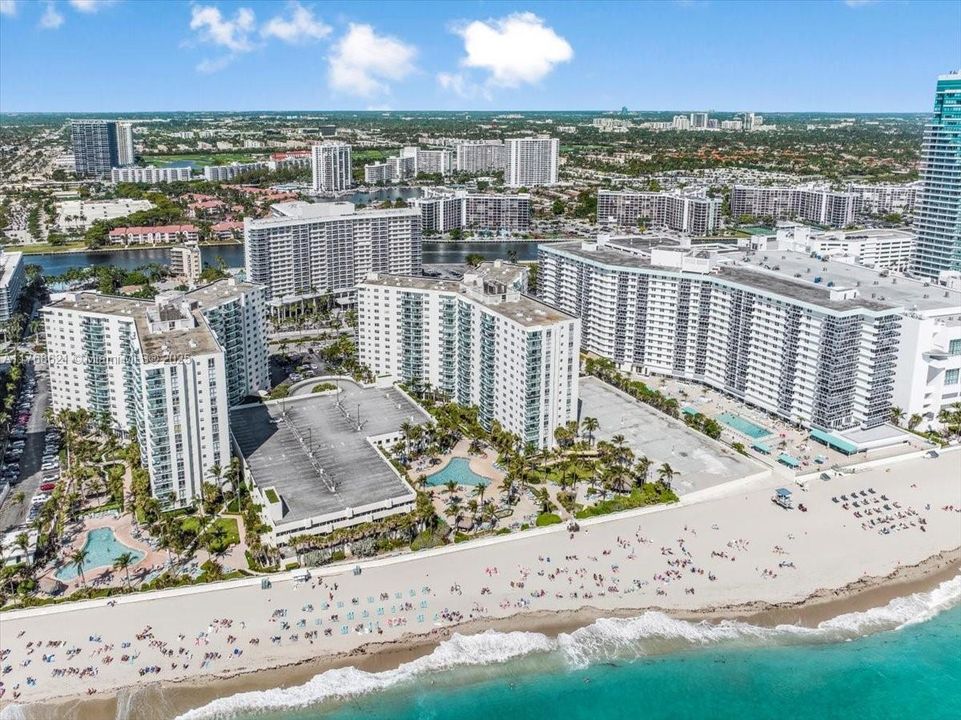 Recently Sold: $437,500 (1 beds, 1 baths, 874 Square Feet)