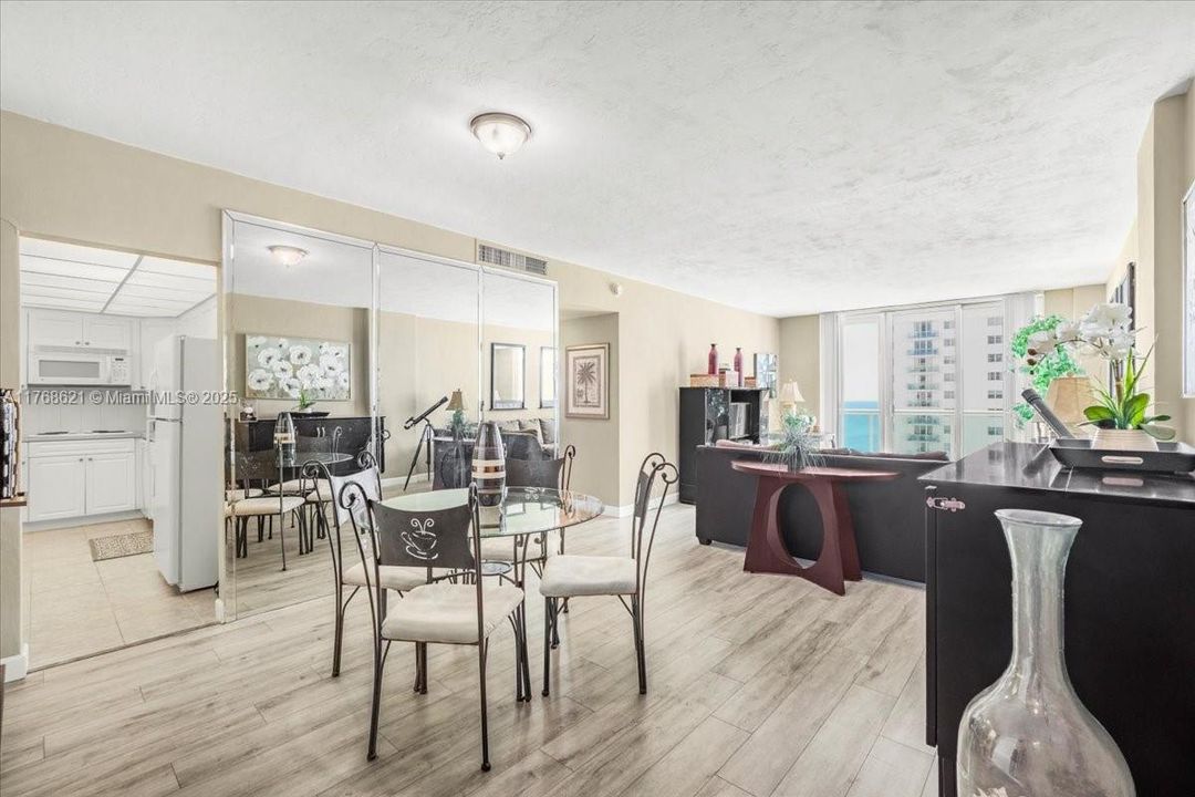 Recently Sold: $437,500 (1 beds, 1 baths, 874 Square Feet)