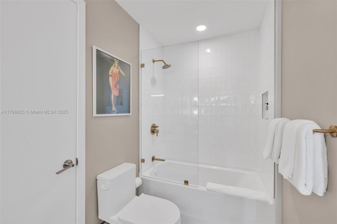 For Rent: $3,700 (1 beds, 1 baths, 679 Square Feet)