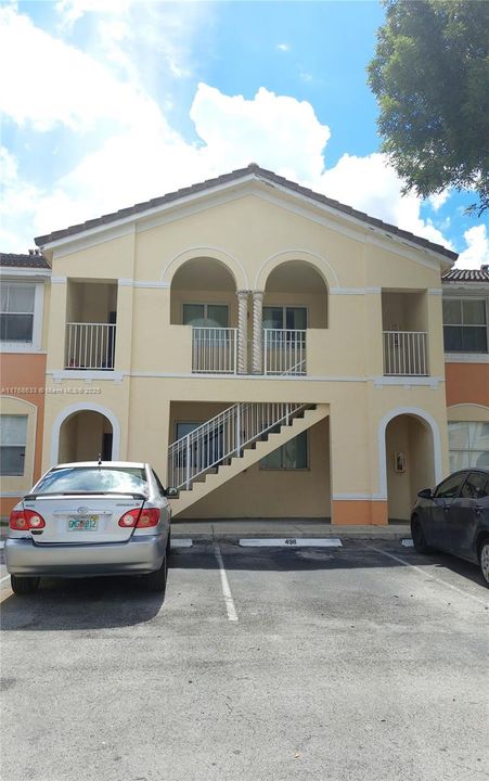 Recently Rented: $1,750 (2 beds, 2 baths, 930 Square Feet)