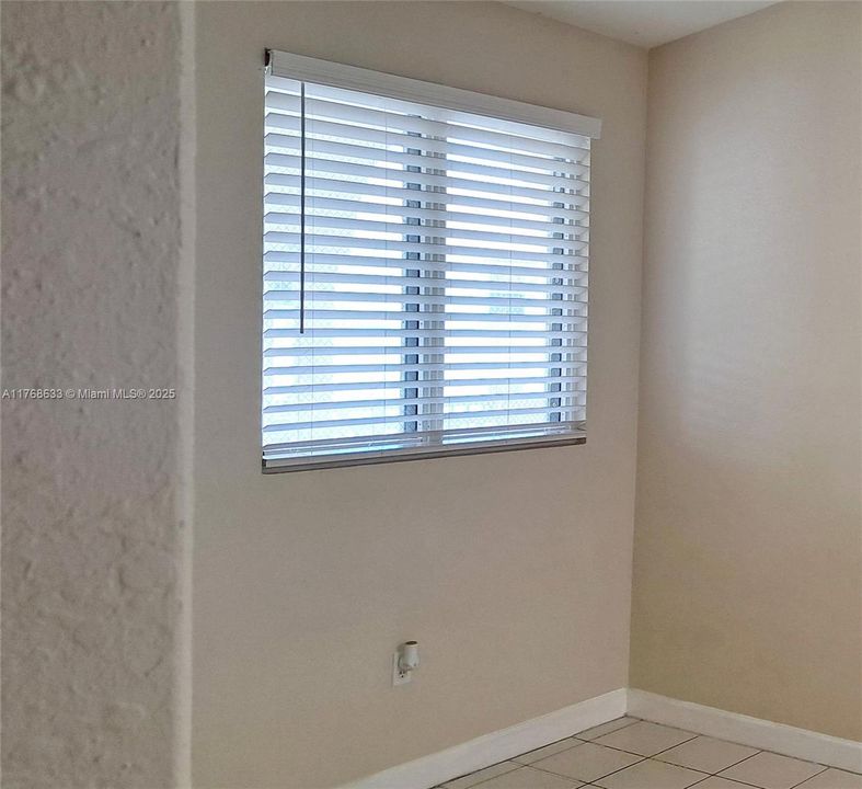 Recently Rented: $1,750 (2 beds, 2 baths, 930 Square Feet)