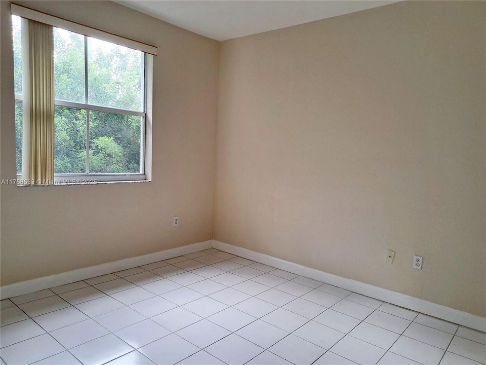 Recently Rented: $1,750 (2 beds, 2 baths, 930 Square Feet)