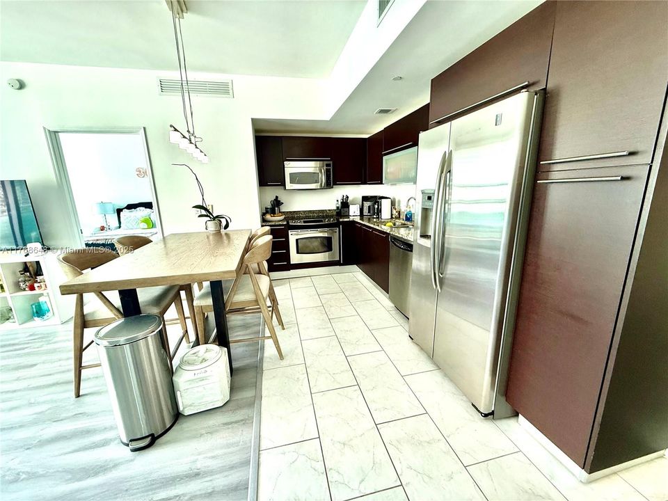 На продажу: $715,000 (2 спален, 2 ванн, 986 Квадратных фут)