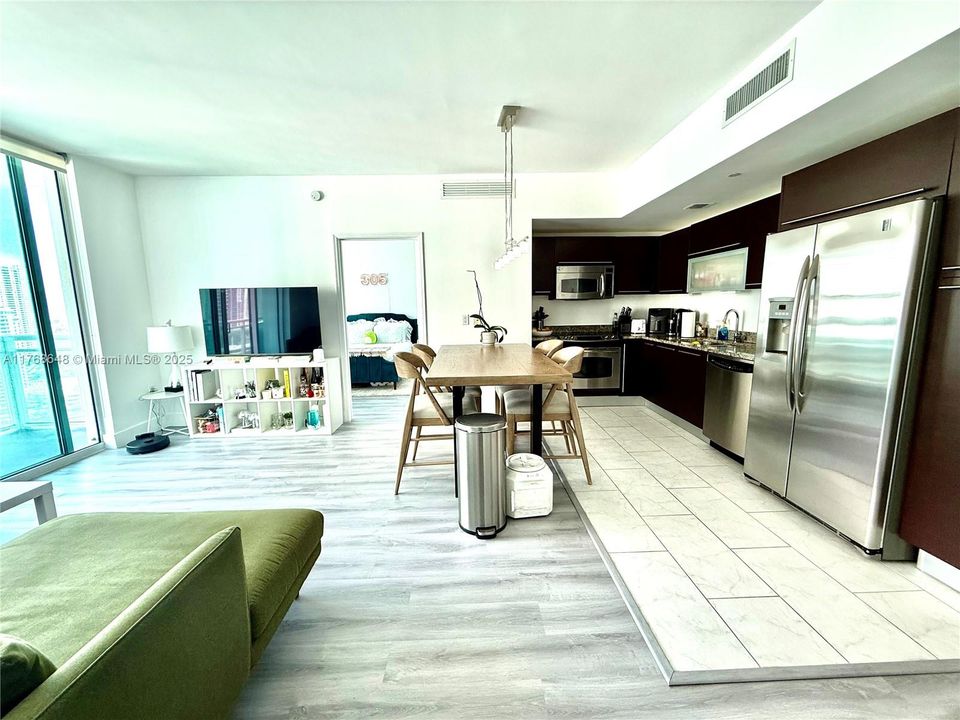 На продажу: $715,000 (2 спален, 2 ванн, 986 Квадратных фут)