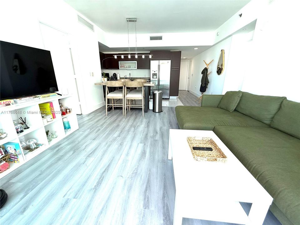 На продажу: $715,000 (2 спален, 2 ванн, 986 Квадратных фут)