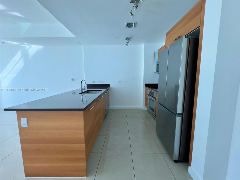 最近租的: $2,599 (0 贝兹, 1 浴室, 632 平方英尺)