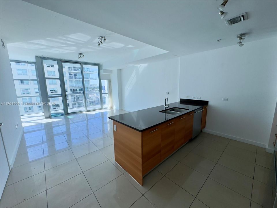 最近租的: $2,599 (0 贝兹, 1 浴室, 632 平方英尺)