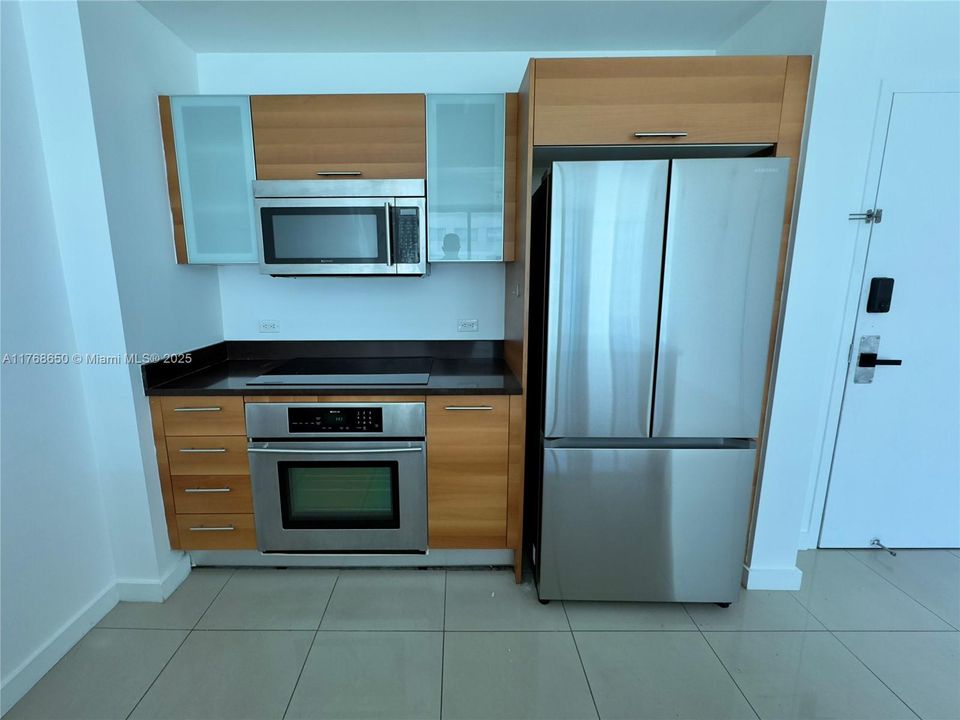 最近租的: $2,599 (0 贝兹, 1 浴室, 632 平方英尺)