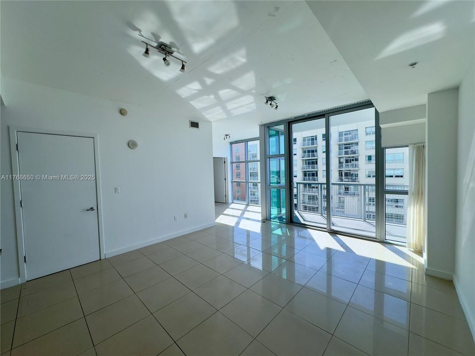 最近租的: $2,599 (0 贝兹, 1 浴室, 632 平方英尺)