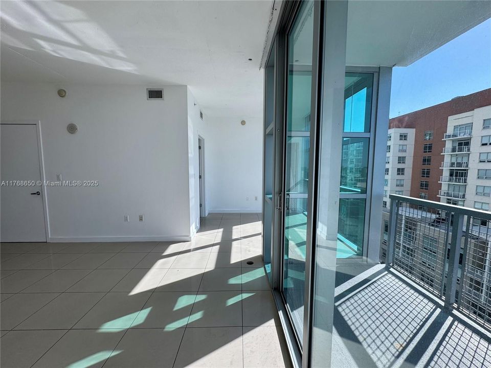 最近租的: $2,599 (0 贝兹, 1 浴室, 632 平方英尺)