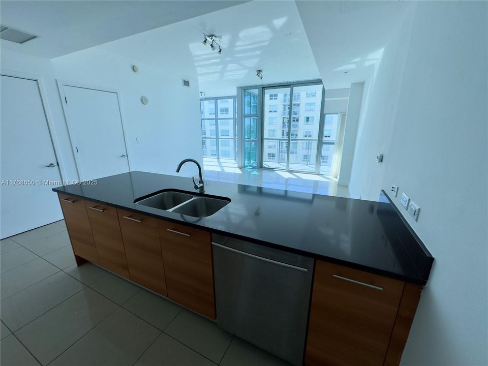 最近租的: $2,599 (0 贝兹, 1 浴室, 632 平方英尺)