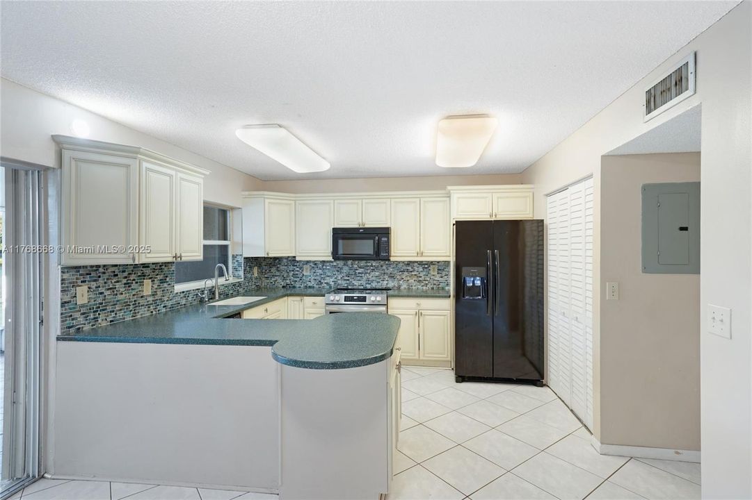 最近售出: $449,900 (3 贝兹, 3 浴室, 1802 平方英尺)