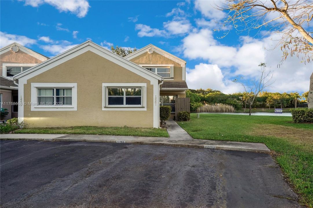 最近售出: $449,900 (3 贝兹, 3 浴室, 1802 平方英尺)