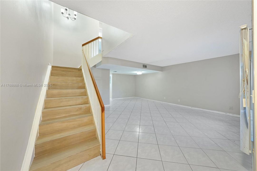 最近售出: $449,900 (3 贝兹, 3 浴室, 1802 平方英尺)