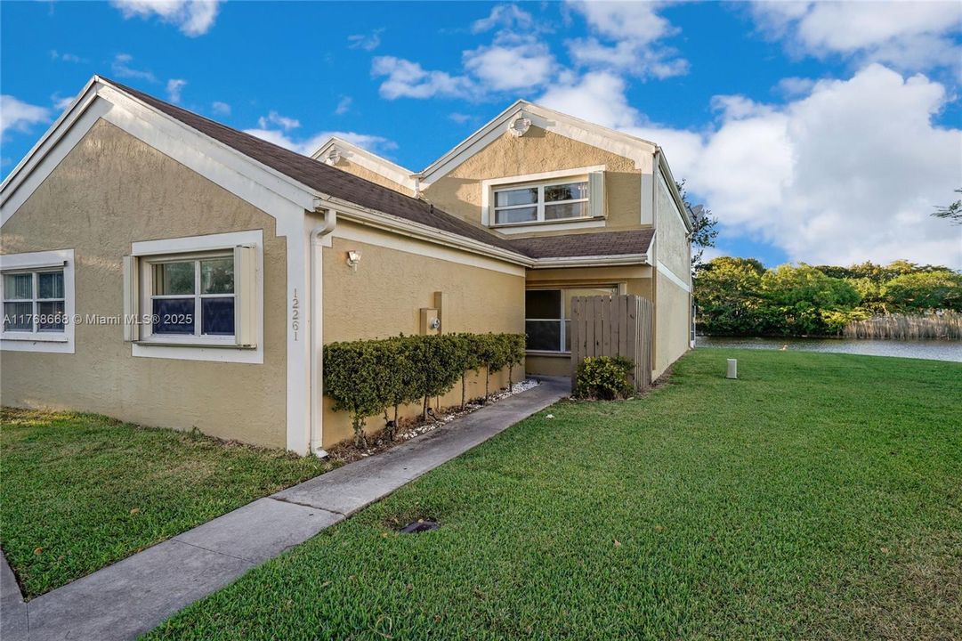 最近售出: $449,900 (3 贝兹, 3 浴室, 1802 平方英尺)