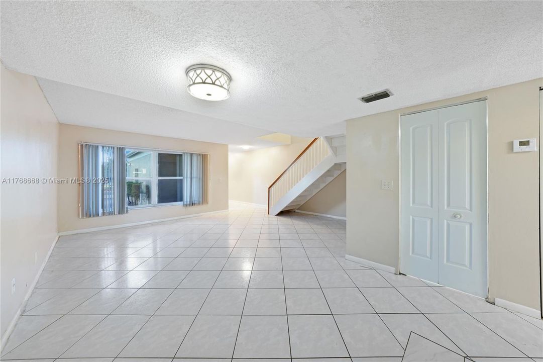 最近售出: $449,900 (3 贝兹, 3 浴室, 1802 平方英尺)