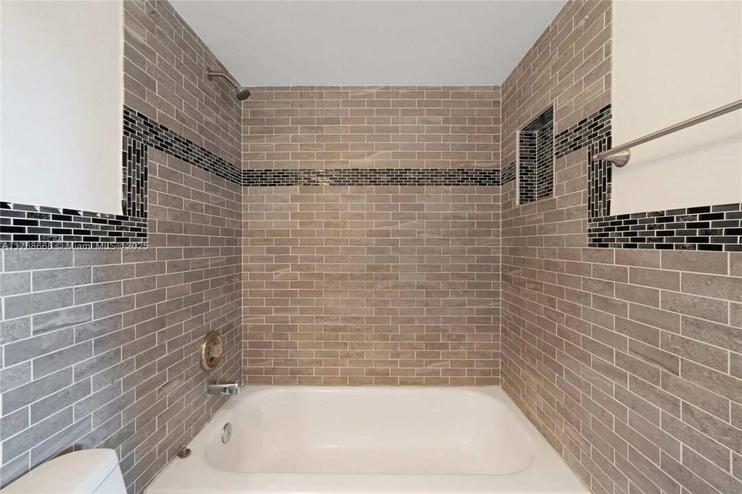 最近售出: $449,900 (3 贝兹, 3 浴室, 1802 平方英尺)