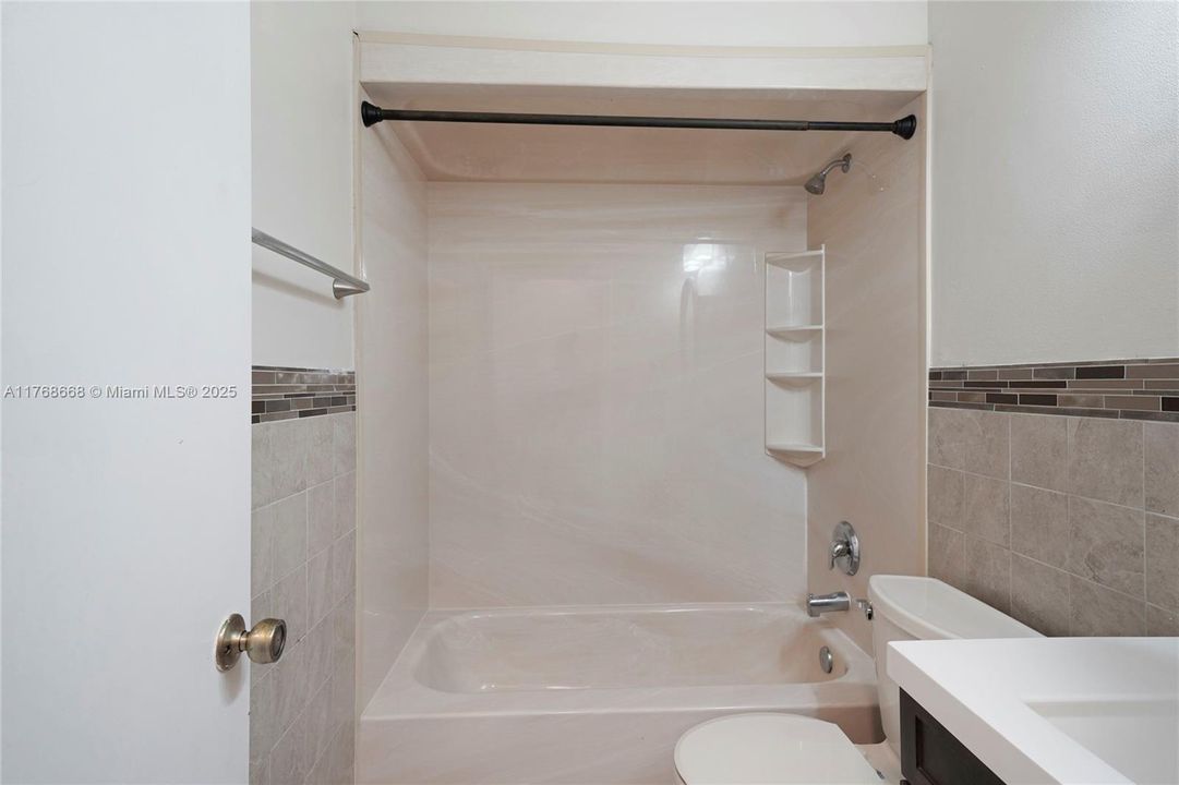 最近售出: $449,900 (3 贝兹, 3 浴室, 1802 平方英尺)