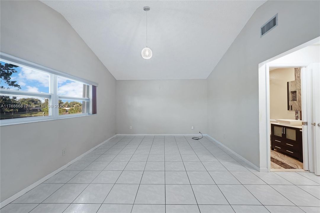 最近售出: $449,900 (3 贝兹, 3 浴室, 1802 平方英尺)