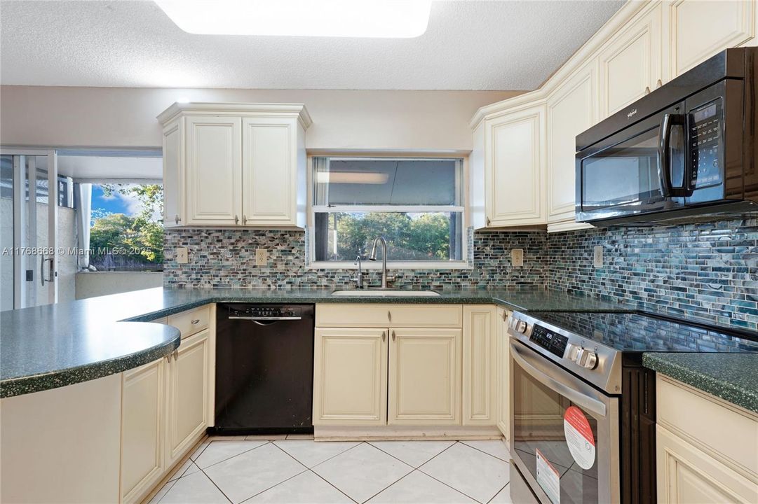 最近售出: $449,900 (3 贝兹, 3 浴室, 1802 平方英尺)