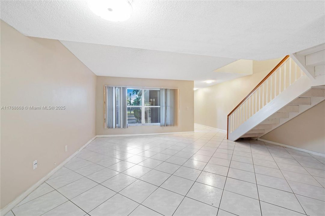 最近售出: $449,900 (3 贝兹, 3 浴室, 1802 平方英尺)