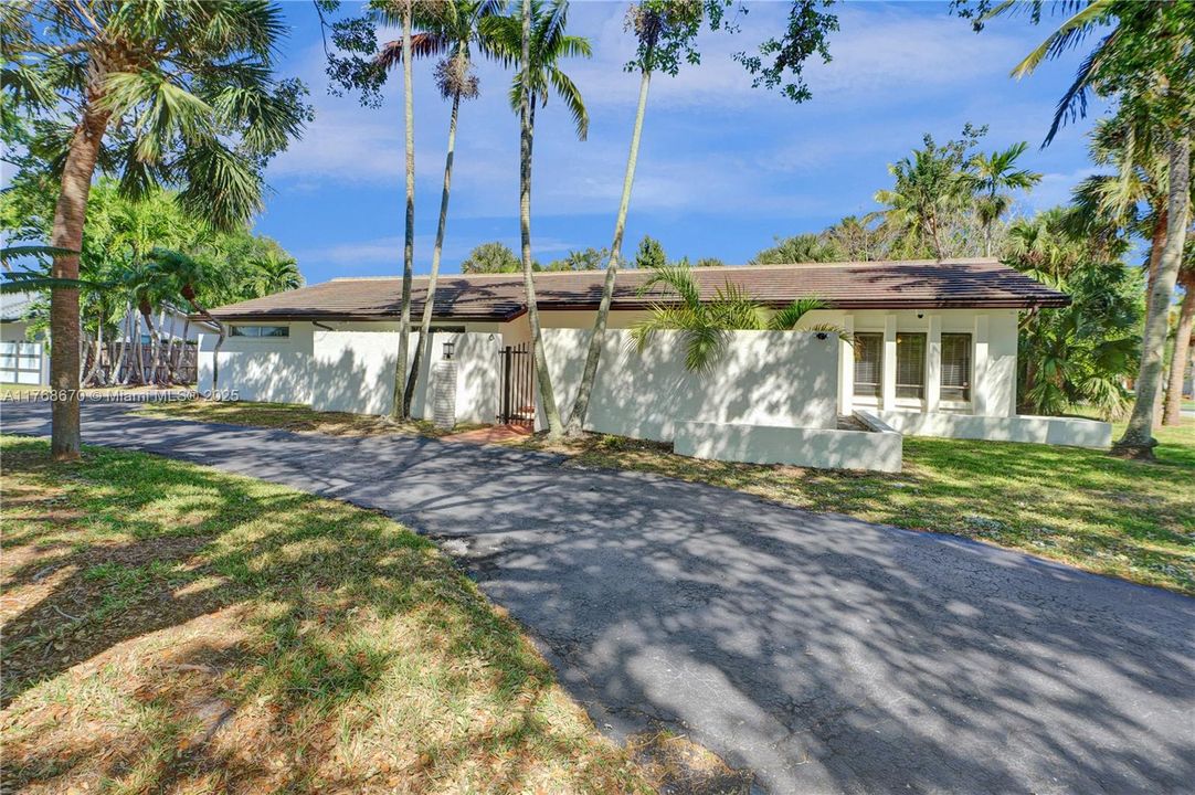 Recently Sold: $1,299,000 (4 beds, 2 baths, 2447 Square Feet)