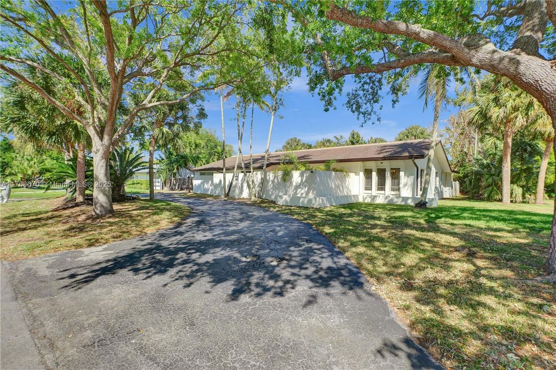 Recently Sold: $1,299,000 (4 beds, 2 baths, 2447 Square Feet)