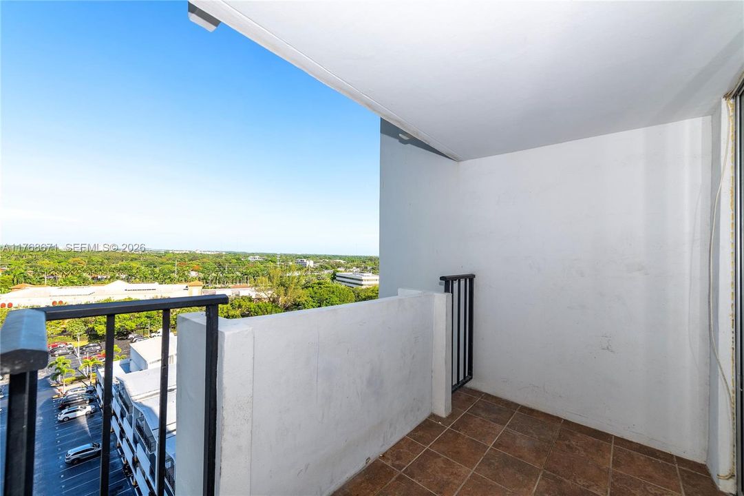 For Sale: $199,000 (1 beds, 1 baths, 873 Square Feet)