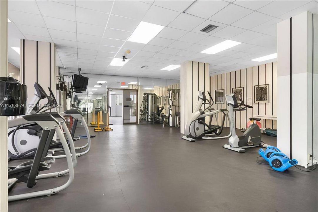 For Sale: $199,000 (1 beds, 1 baths, 873 Square Feet)