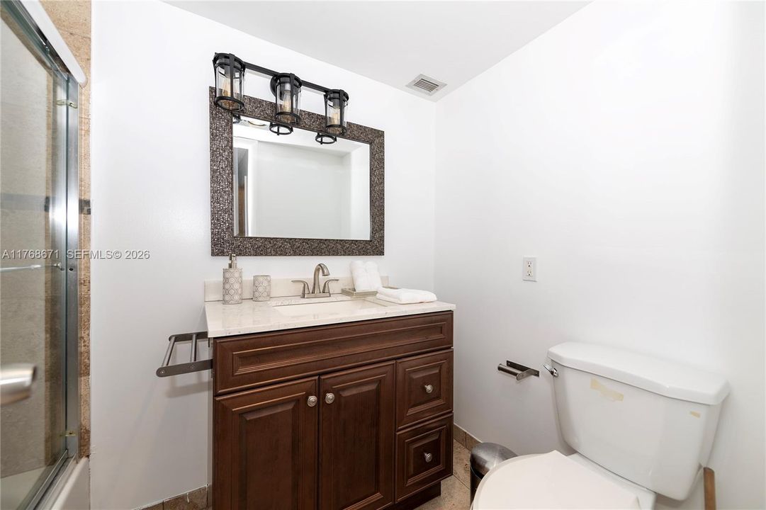 For Sale: $199,000 (1 beds, 1 baths, 873 Square Feet)
