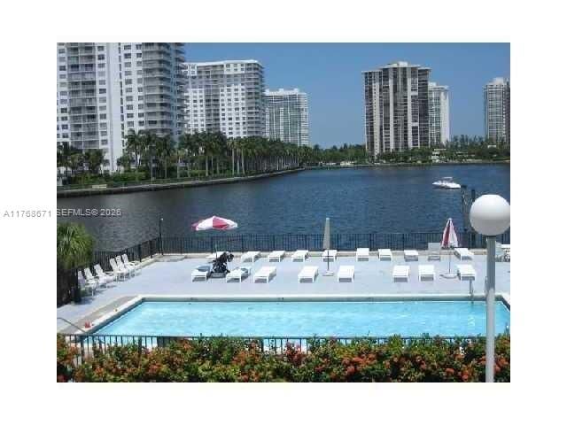 For Sale: $199,000 (1 beds, 1 baths, 873 Square Feet)