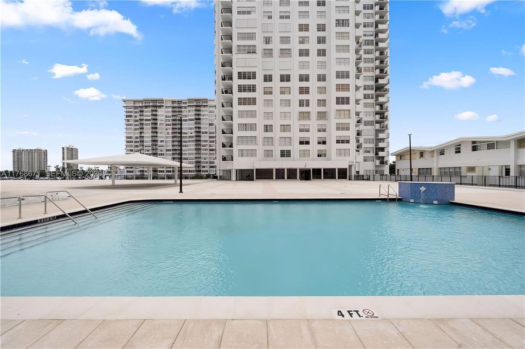 For Sale: $199,000 (1 beds, 1 baths, 873 Square Feet)