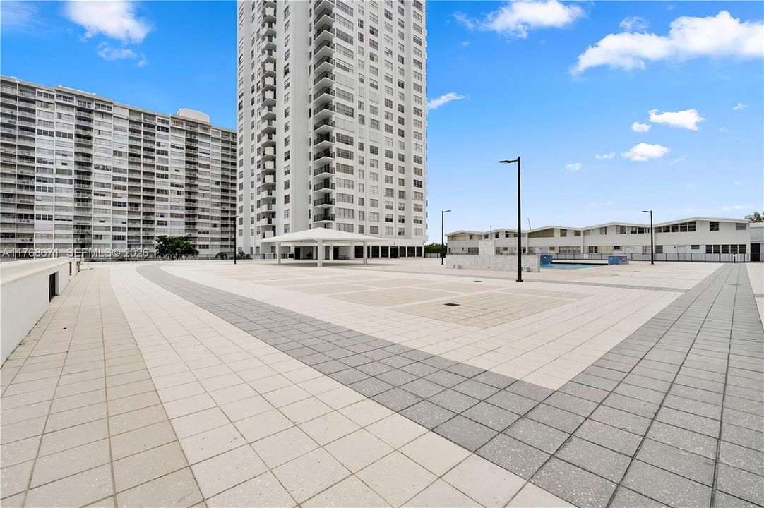 For Sale: $199,000 (1 beds, 1 baths, 873 Square Feet)