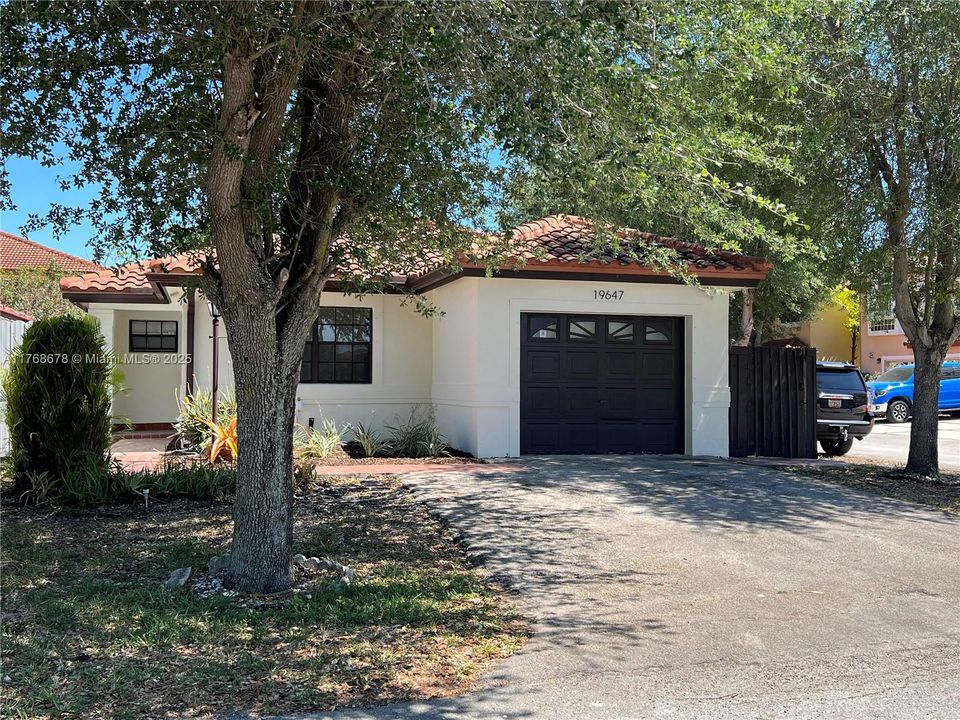 Vendido Recientemente: $569,000 (3 camas, 2 baños, 1330 Pies cuadrados)