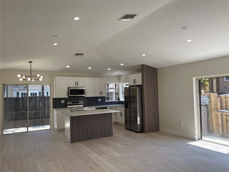 Vendido Recientemente: $569,000 (3 camas, 2 baños, 1330 Pies cuadrados)