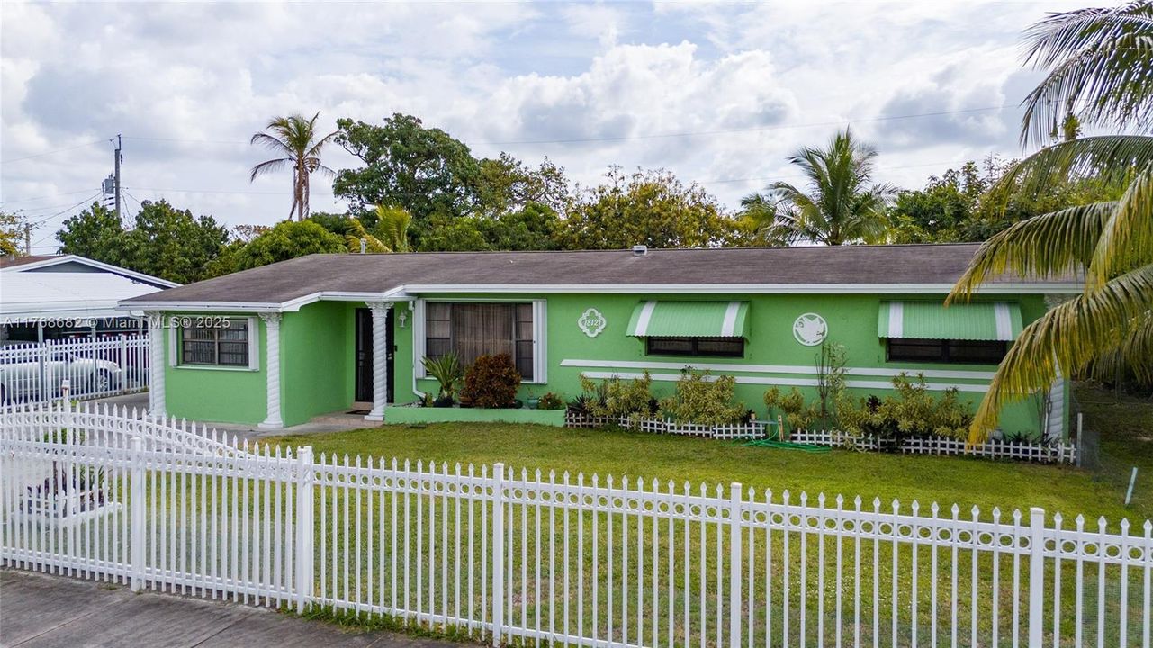 最近售出: $499,800 (3 贝兹, 2 浴室, 1742 平方英尺)