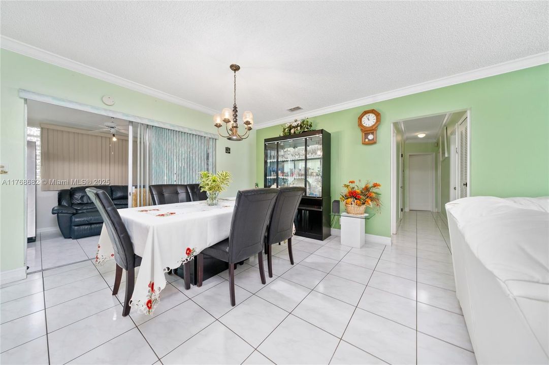 最近售出: $499,800 (3 贝兹, 2 浴室, 1742 平方英尺)